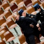 Un hombre irrumpió la audiencia del papa Francisco: “Esta no es la iglesia de Jesucristo”