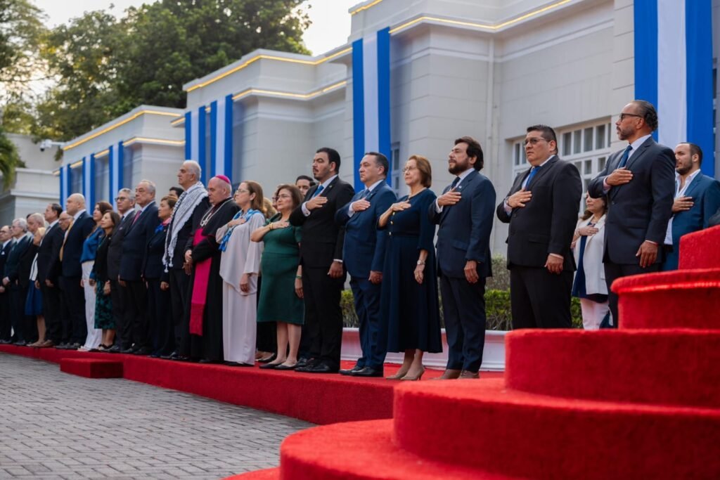 La Oración a la bandera salvadoreña y el “blanqueamiento cultural” de ...